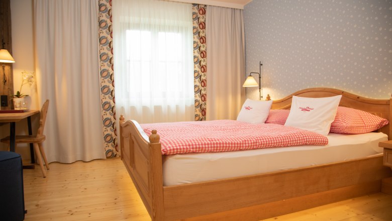 Perbersdorfer wine tavern & hotel, &copy; Perbersdorfer Heuriger & Hotel