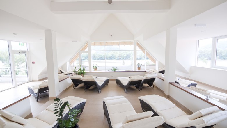 Penthouse_spa_mirror landscape, &copy; Alexander Pfeffel