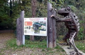 Entrance to Aupark Klosterneuburg, &copy; klbg
