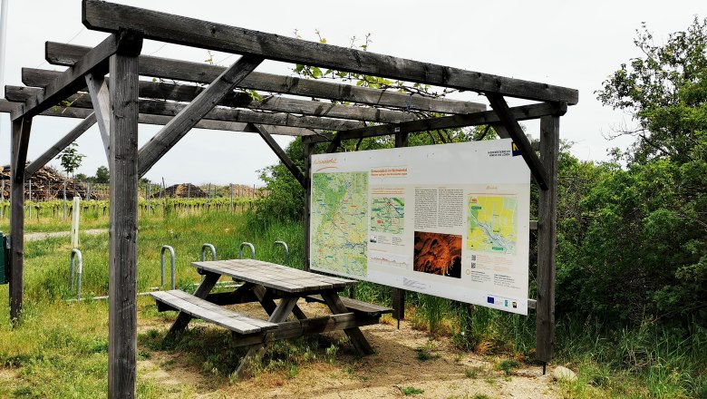 Cyclists' rest at Reipersberg, © Weinstraße Weinviertel