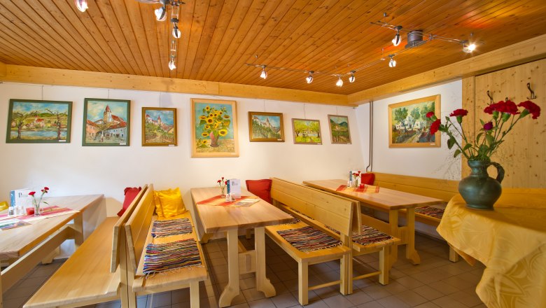 Wine tavern inside, © Rita Newman