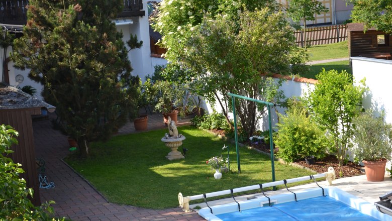 Garden, &copy; Karoline Schmidt