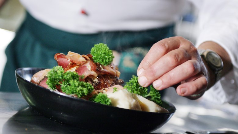 Delicious dishes from the pub kitchen, &copy; weinfranz.at