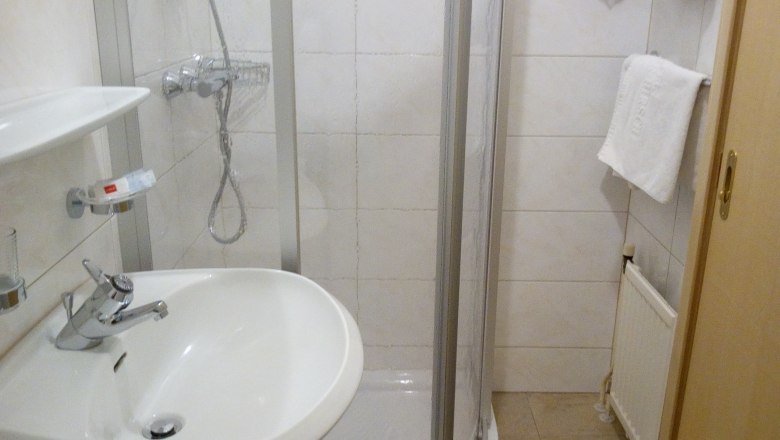 Bathroom, &copy; Hotel zum Goldenen Hirschen