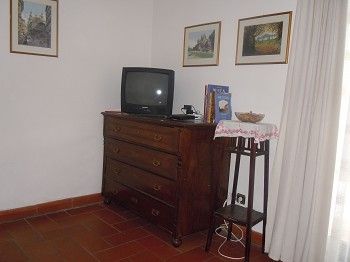 Obývací pokoj/ložnice se vstupem na terasu