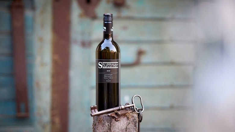 Wine bottle, © Weinbau Stuttner