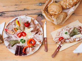 Typische Heurigenjause, &copy; Martina Siebenhandl