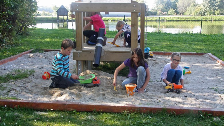spielplatz-unterer-ortsteich-2011-3, &copy; Gemeinde Ottenschlag