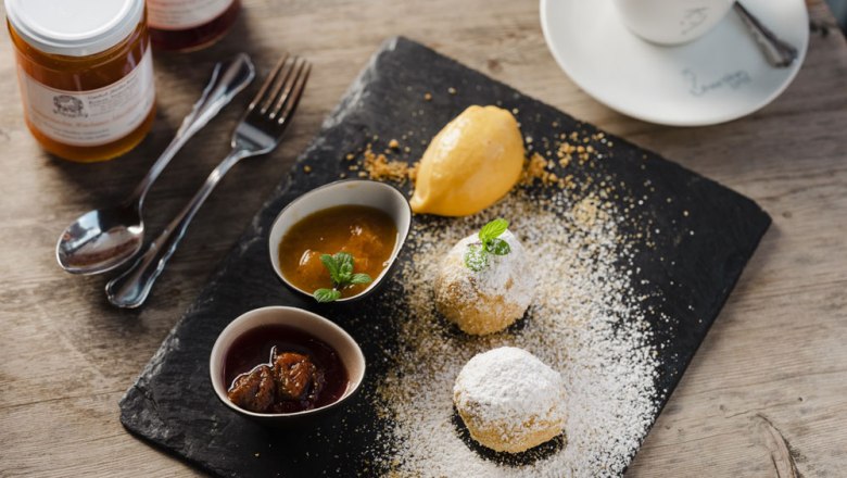 Apricot dumplings, homemade chutneys, © Niederösterreich Werbung/Michael Reidinger