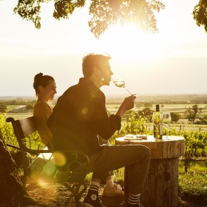 Vychutnejte si sklenku vína na vinici., © Weinviertel Tourismus/Micheal Liebert