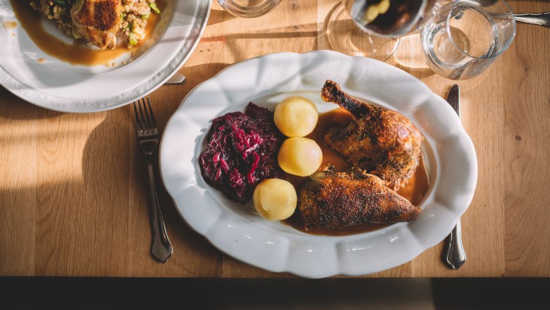 Čerstvá farmářská kachna v troubě, © Niederösterreich Werbung/Mara Hohla