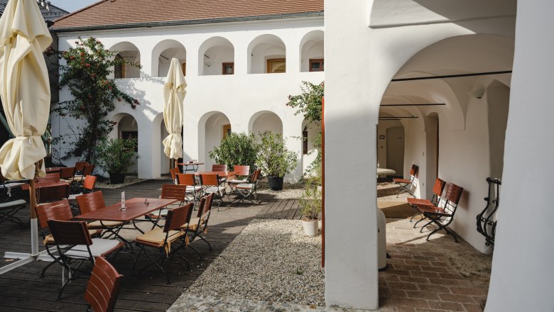 Eisenhuthaus courtyard, &copy; Michael Reidinger