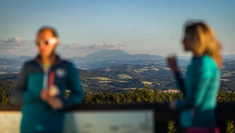 Ausblick von der Aussichtswarte am Hutwisch, © Wiener Alpen/Martin Fülöp
