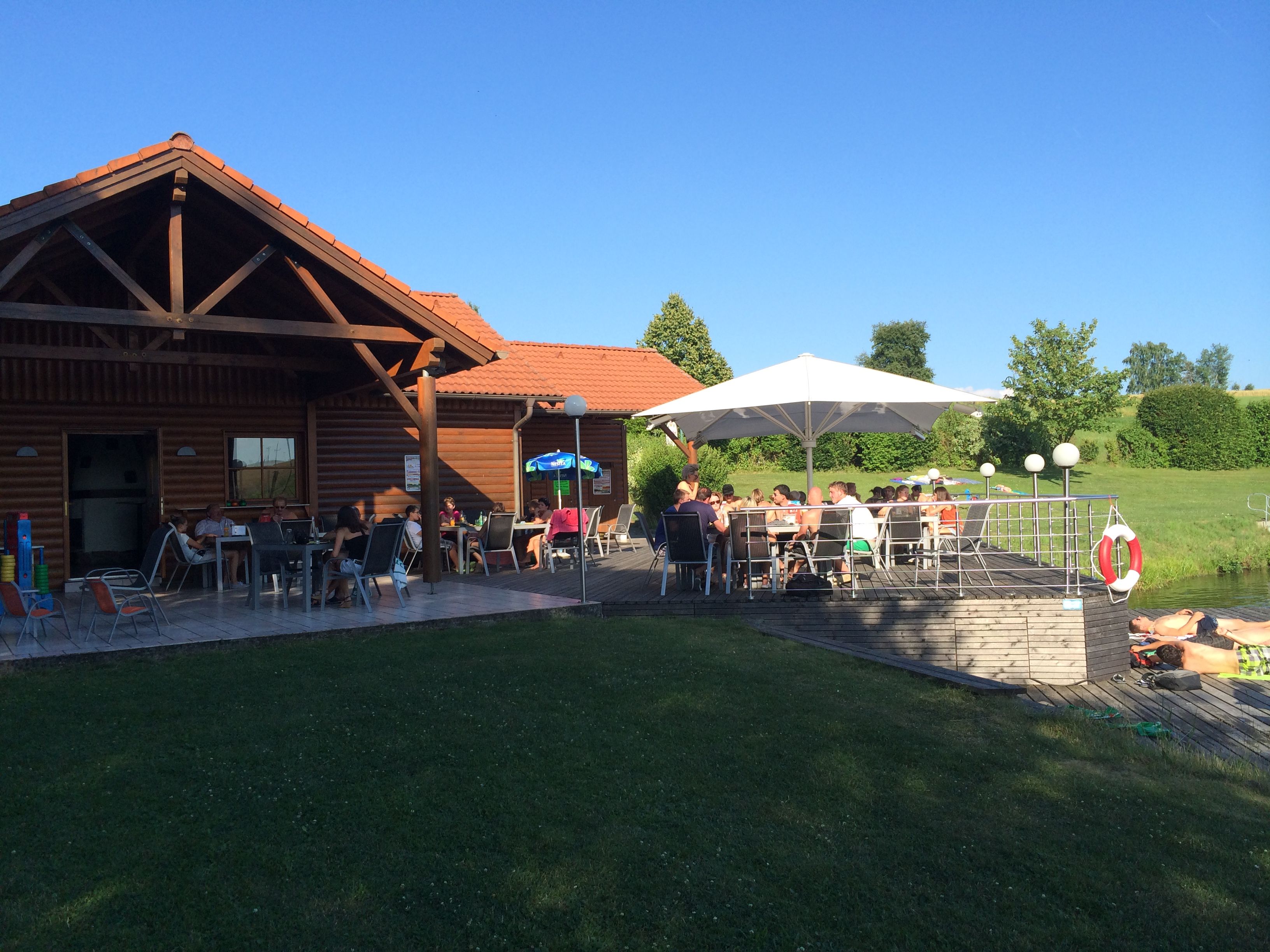 Restaurace "Teichzeit" u koupacího rybníka