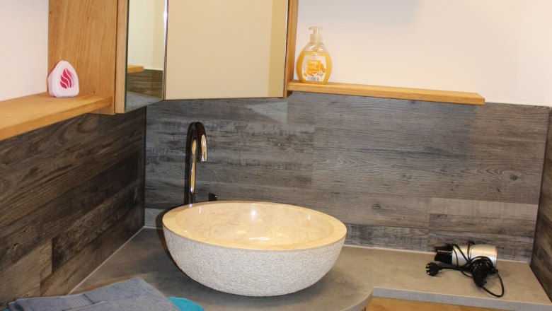 Tinyapartment - Koupelnov&eacute; umyvadlo, &copy; &copy; HomeW4, Sonja Wiesinger