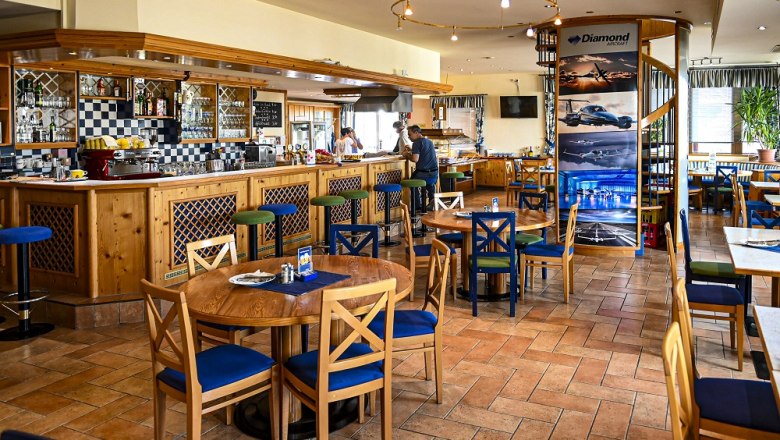 Interi&eacute;r restaurace, &copy; Diamond Aircraft