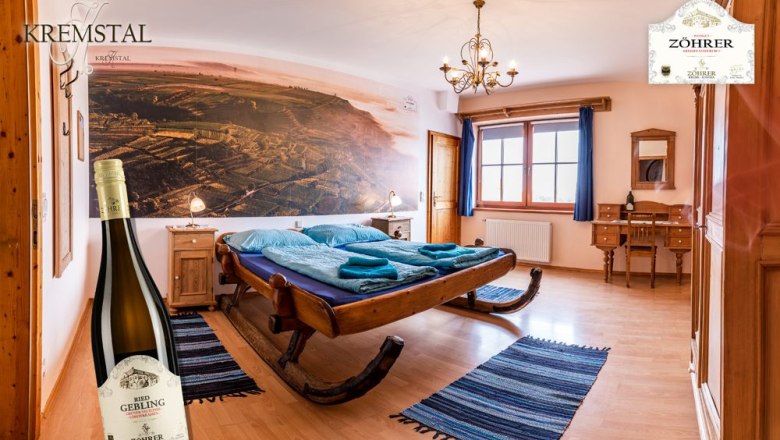 Room no. 6 Sleigh bed, © Weingut Zöhrer
