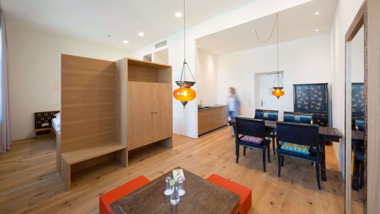 Suite China, &copy; Gabrium