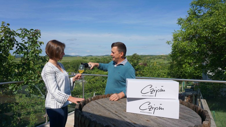 Wine enjoyment on the terrace, © Familie Czipin