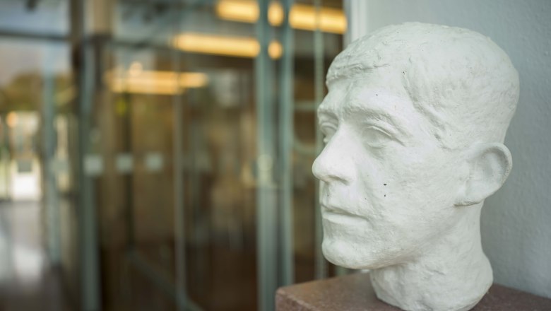 Bust of Oskar Kokoschka, &copy; Robert Herbst