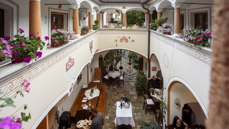 Interior view of the Renaissance courtyard, © Robert Herbst / Point of View GmbH