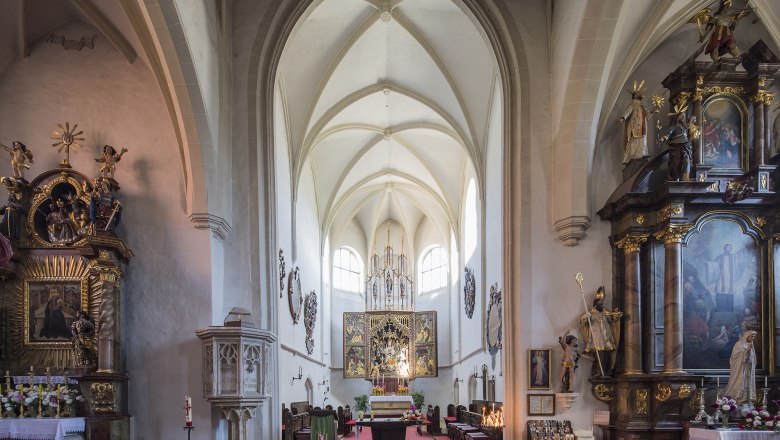 Kirche Innenansicht, &copy; Lachlan Blair