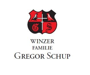 Erb s ptáky a iniciálami, pod textem "Winzer Familie Gregor Schup".