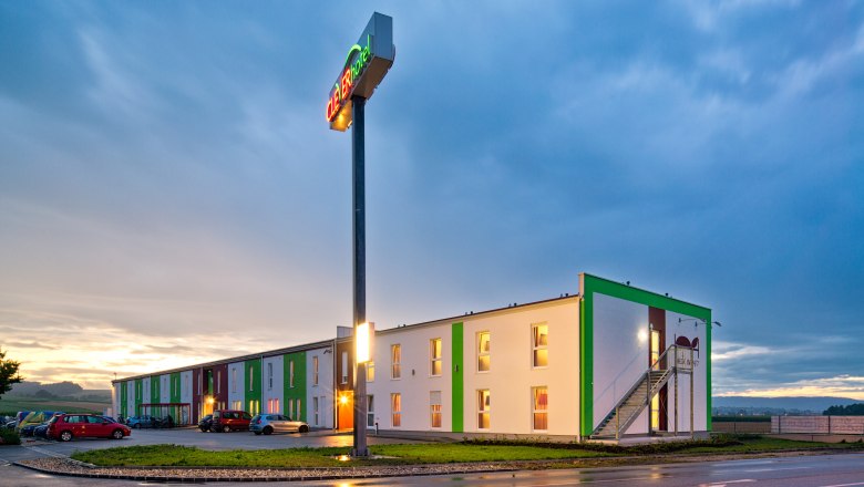 Exterior view, &copy; Cleverhotel GmbH