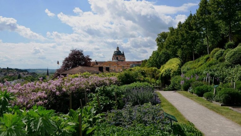 Melk Abbey Park in spring, &copy; Stift Melk/Brigitte Kobler-Pimiskern
