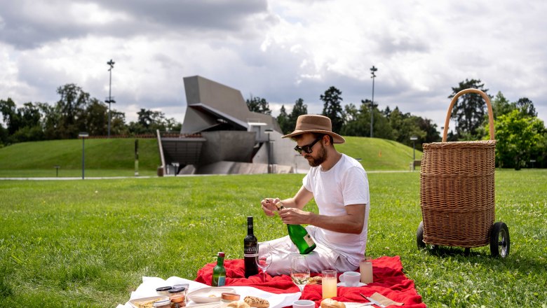 Piknik s výhledem na amfiteátr Wolkenturm v Grafeneggu, © Niederösterreich Werbung/Michael Prügl