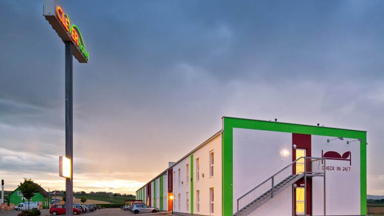 Exterior view, &copy; Cleverhotel GmbH
