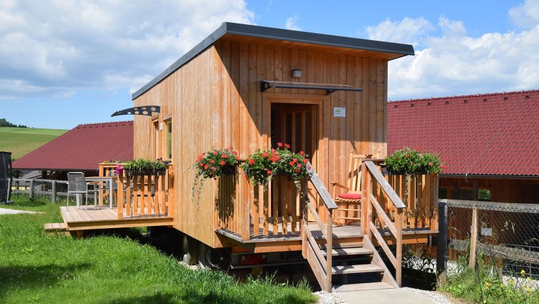 &Uacute;tuln&yacute; karavan na farmě Esperanza, &copy; Mag.a Martina Kotzina, Esperanza- Zentrum f&uuml;r tierunterst&uuml;tzte P&auml;dagogik