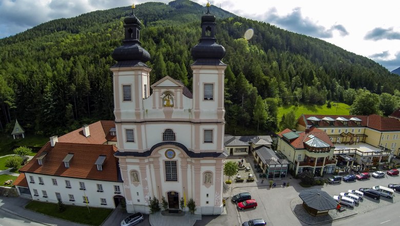 Kirchenwirt and church, © Wiener Alpen, Franz Zwickl