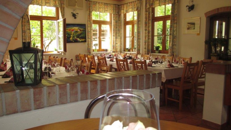 Buschenschank (typical tavern), © Mihalovics