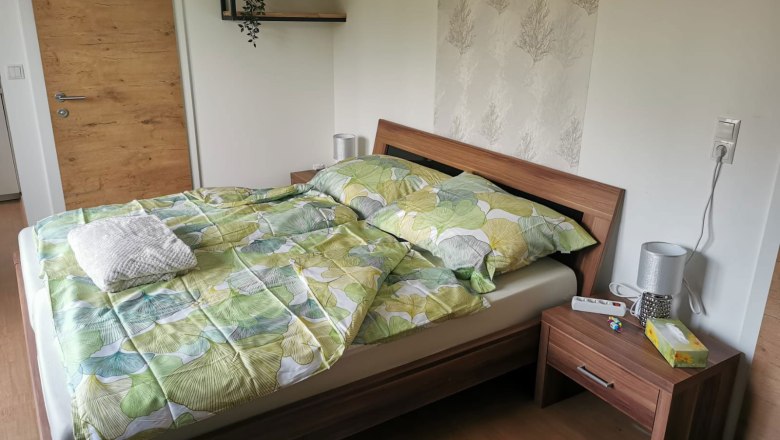 Tinyapartment - manželsk&aacute; postel, &copy; &copy; HomeW4, Sonja Wiesinger