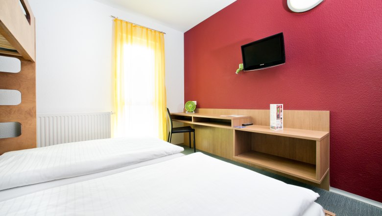Triple room, &copy; Cleverhotel GmbH