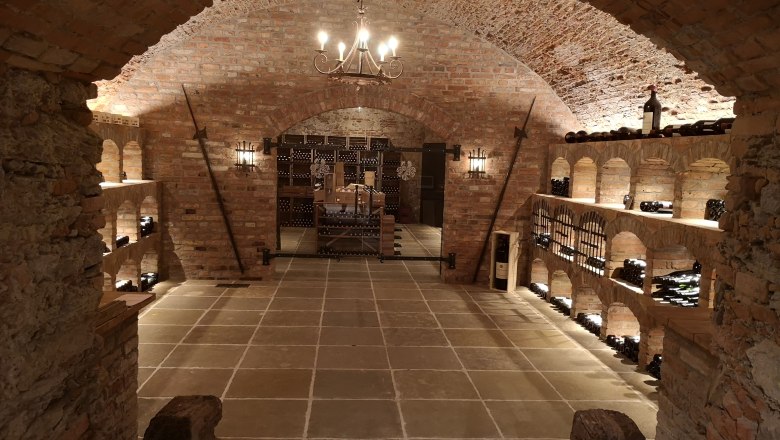 Wine cellar in D&uuml;rnstein Castle, &copy; Johannes Christian Thiery