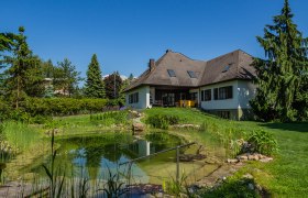 Garden with swimming pond, © Gästehaus Pointner