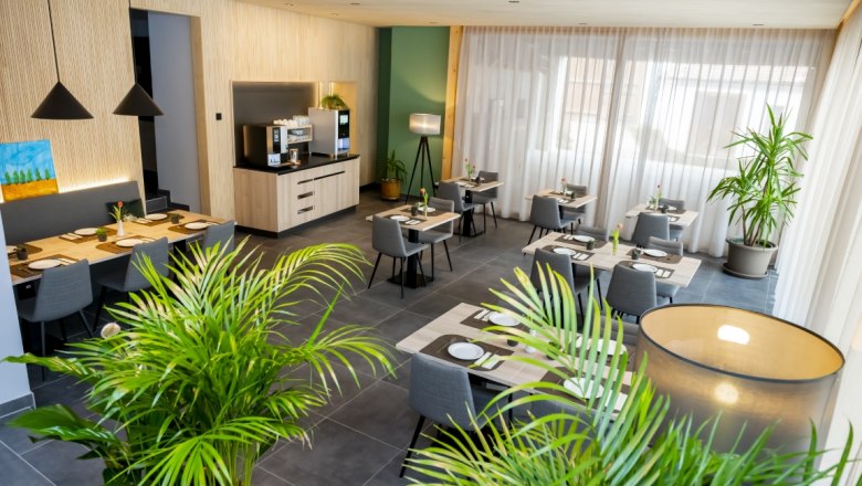 Breakfast room, &copy; Denise Lenz