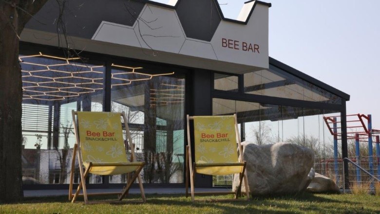 Bee Bar with relax chairs, © Einhard Giehrl