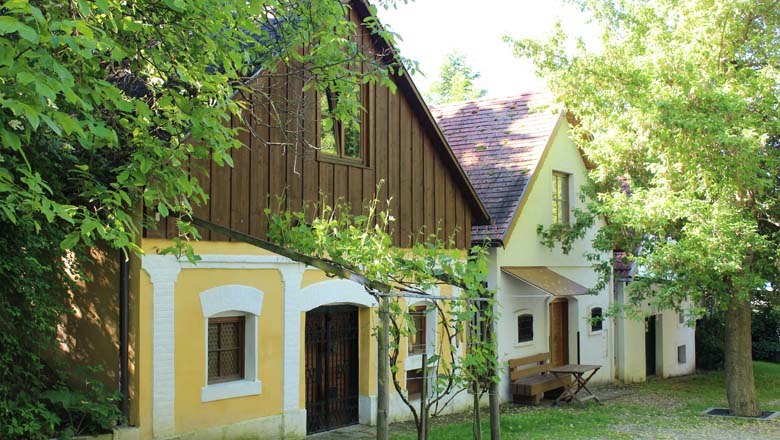 Wolkersdorf wine cellar lane, © Weinviertel Tourismus
