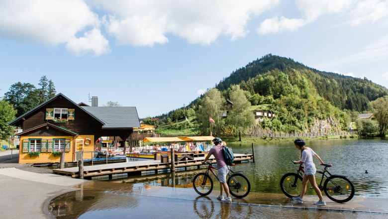 Cyclists in Lunz am See, &copy; schwarz-koenig.at