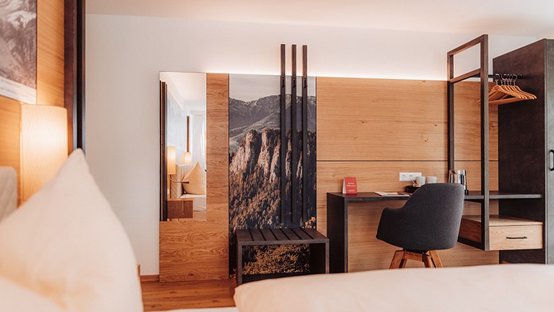 Premium double room with balcony, © Payerbacherhof - Christopher Tarkus