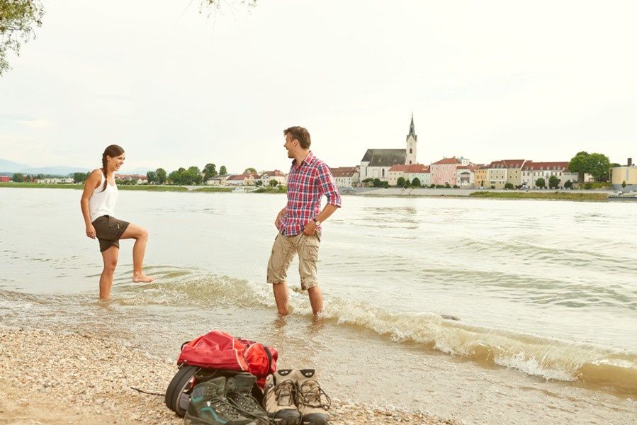 Ochlazení v Dunaji - Ybbs an der Donau v pozadí
