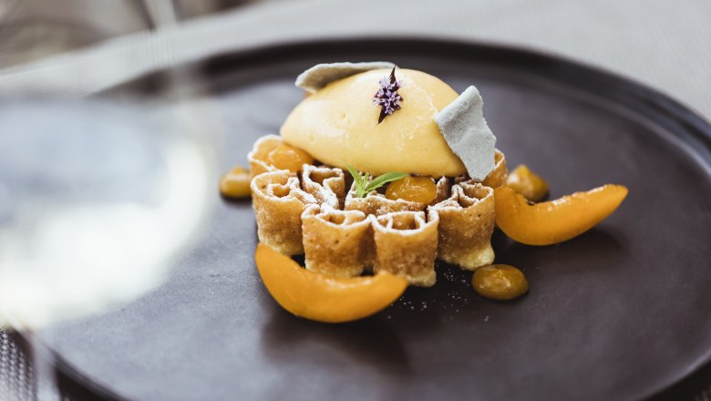 Weinser waffle with apricot sorbet, © Niederösterreich Werbung/David Schreiber
