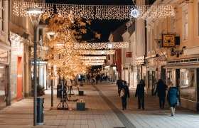Wiener Neustadt v adventu, © busyshutters