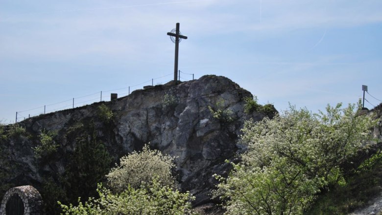 kleinschweinbarther_kreuzberg(c)Betrieb, &copy; Gemeinde Drasenhofe