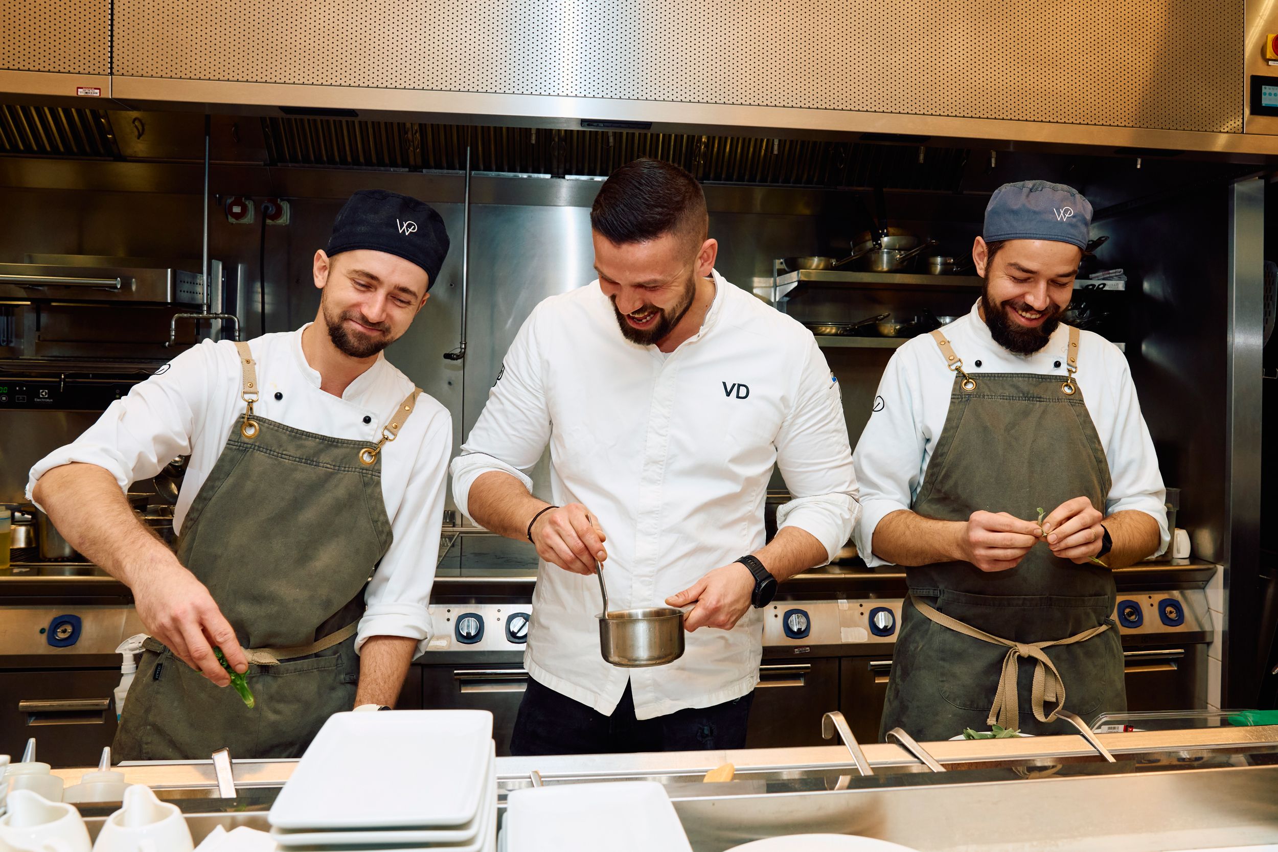 Wolfgang Puck Kitchen + Bar, tým kuchyně