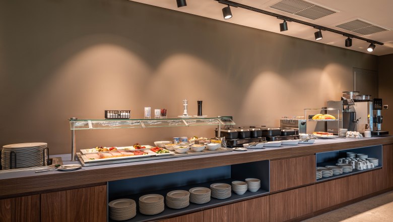 Bufet sn&iacute;daně, &copy; Philipp Blickfang