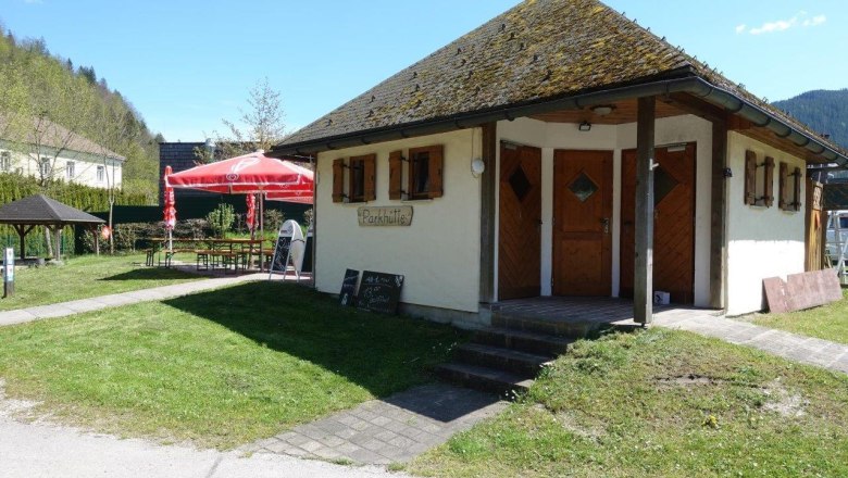 Chata v parku v l&eacute;tě, &copy; Familie Blieweis